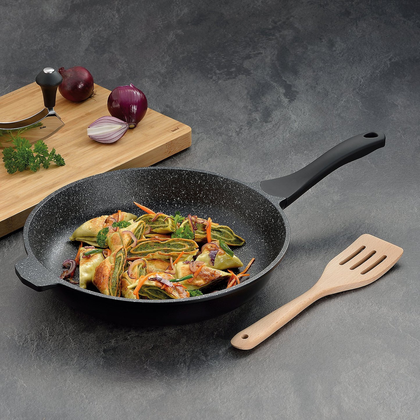 STELLA NOVA Sauteerpan Ø28 cm – Ruime stoofpan van gegoten aluminium met glazen deksel