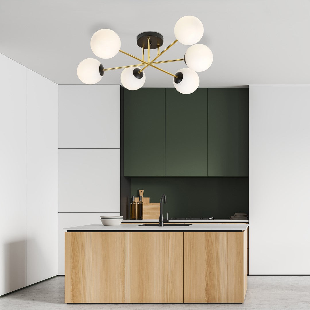 MAGNUM 6 – Indrukwekkende plafondlamp met zes glazen kappen en gouden details