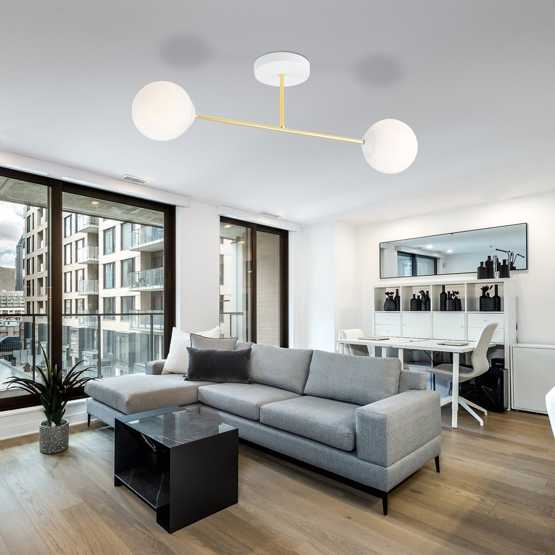 MAGNUM 2 – Stijlvolle plafondlamp met gouden frame en opaalglas voor een modern interieuraccent