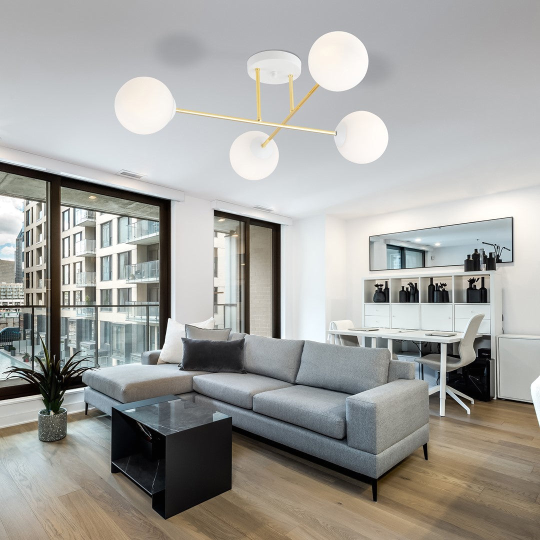 MAGNUM 4 – Luxueuze plafondlamp met opaalglas en gouden accenten voor een stijlvol interieur