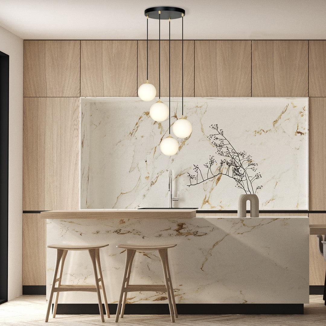 ROYAL 4 Black – Minimalistisch plafonddesign met een vleugje goud
