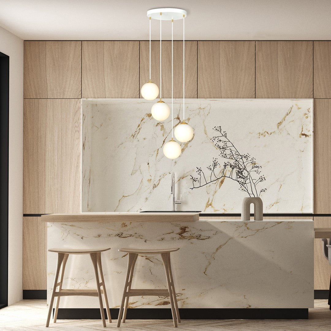 ROYAL 4 White – Strakke plafondlamp met gouden elegantie en veelzijdigheid