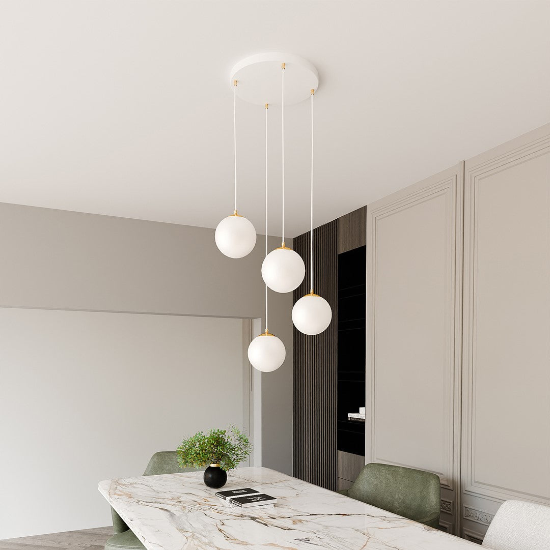 ROYAL 4 White – Strakke plafondlamp met gouden elegantie en veelzijdigheid