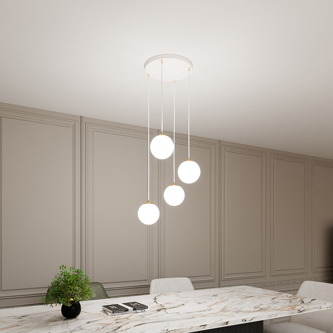 ROYAL 4 White – Strakke plafondlamp met gouden elegantie en veelzijdigheid