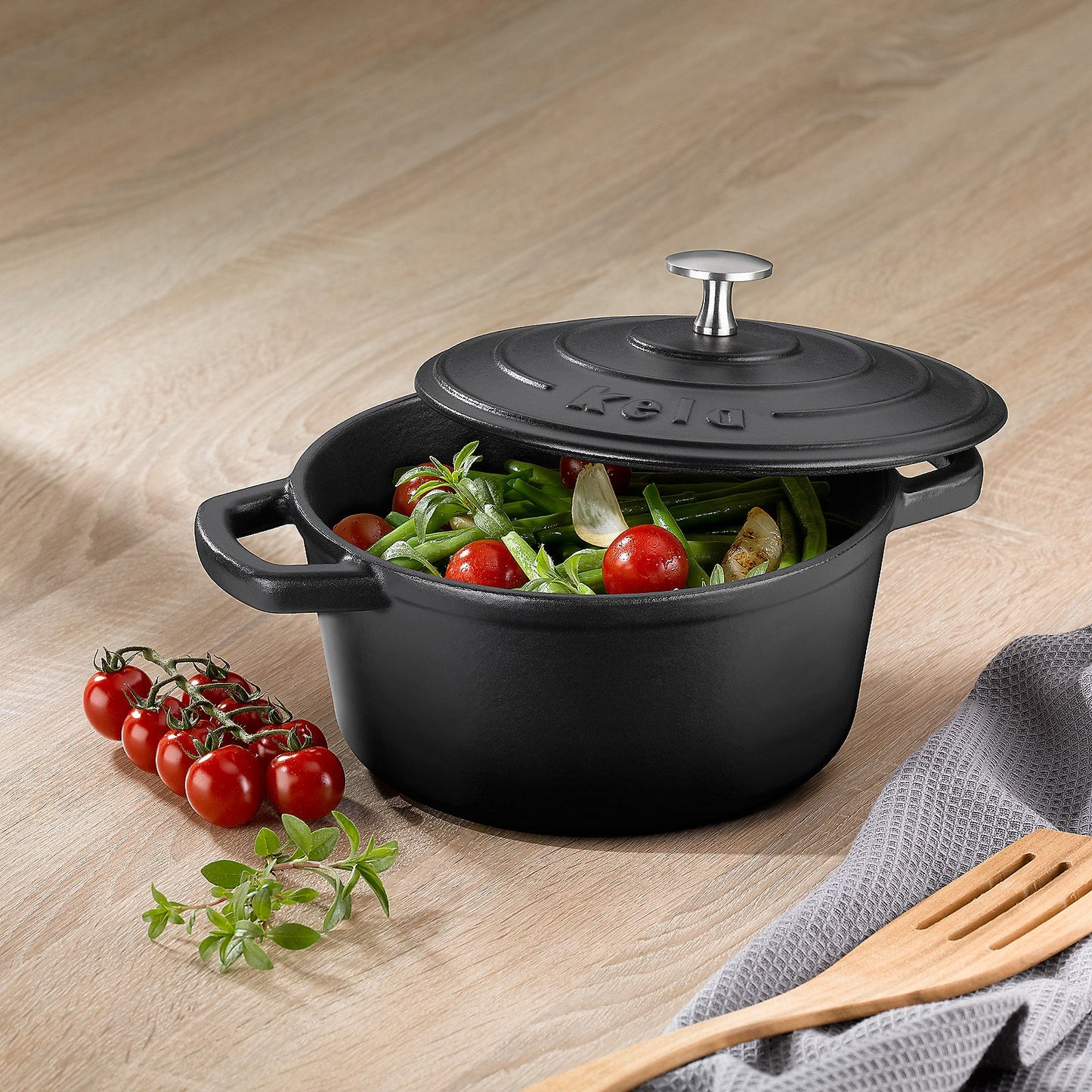 KELA Calido Ronde Braadpan 24 cm (3,8 L) – Zwart gietijzeren kookkracht met stijlvolle matte afwerking