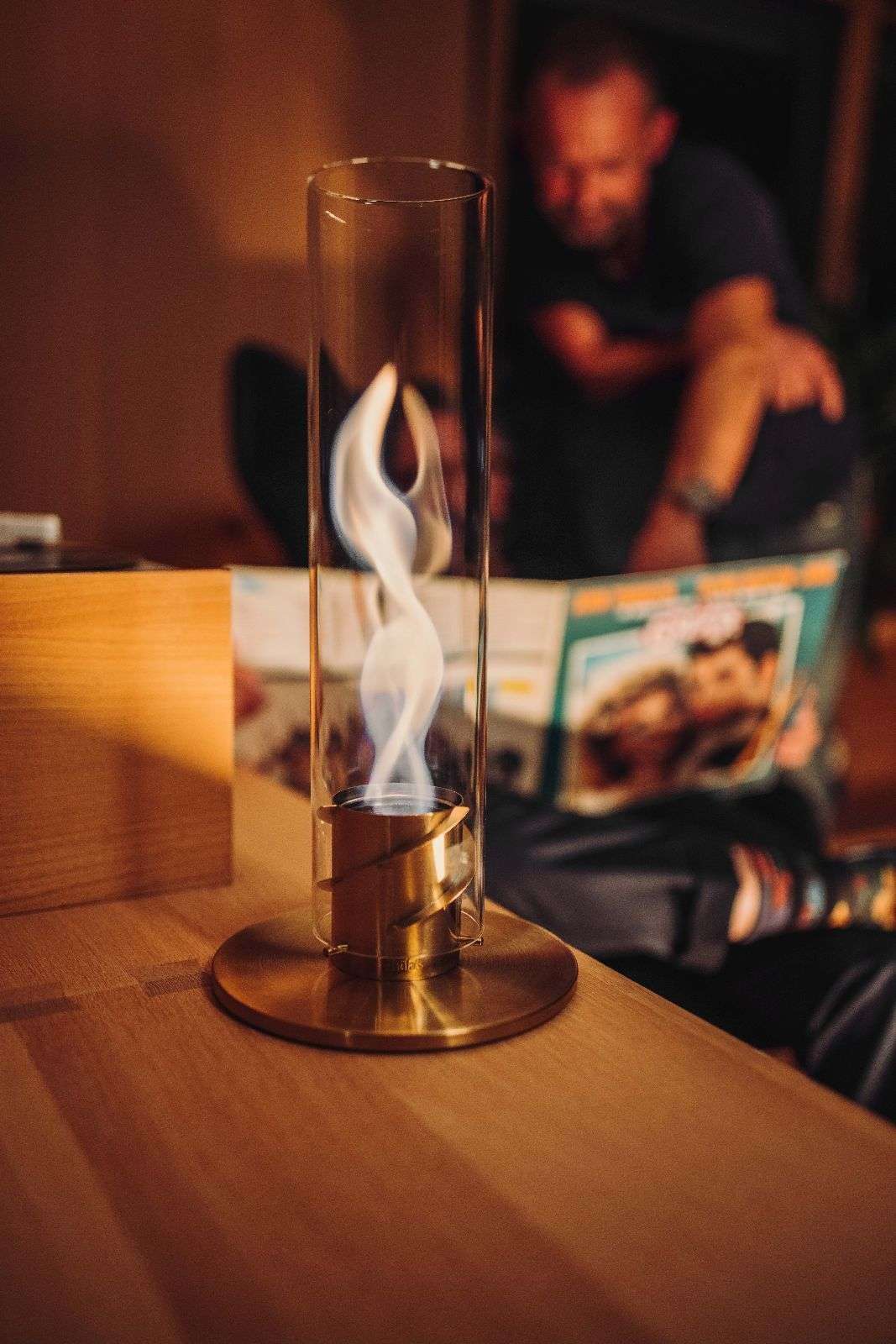 Höfats SPIN 90 Tafelvuur – Goud/transparant – Breng sfeer, stijl en vuur samen in één uniek designstuk