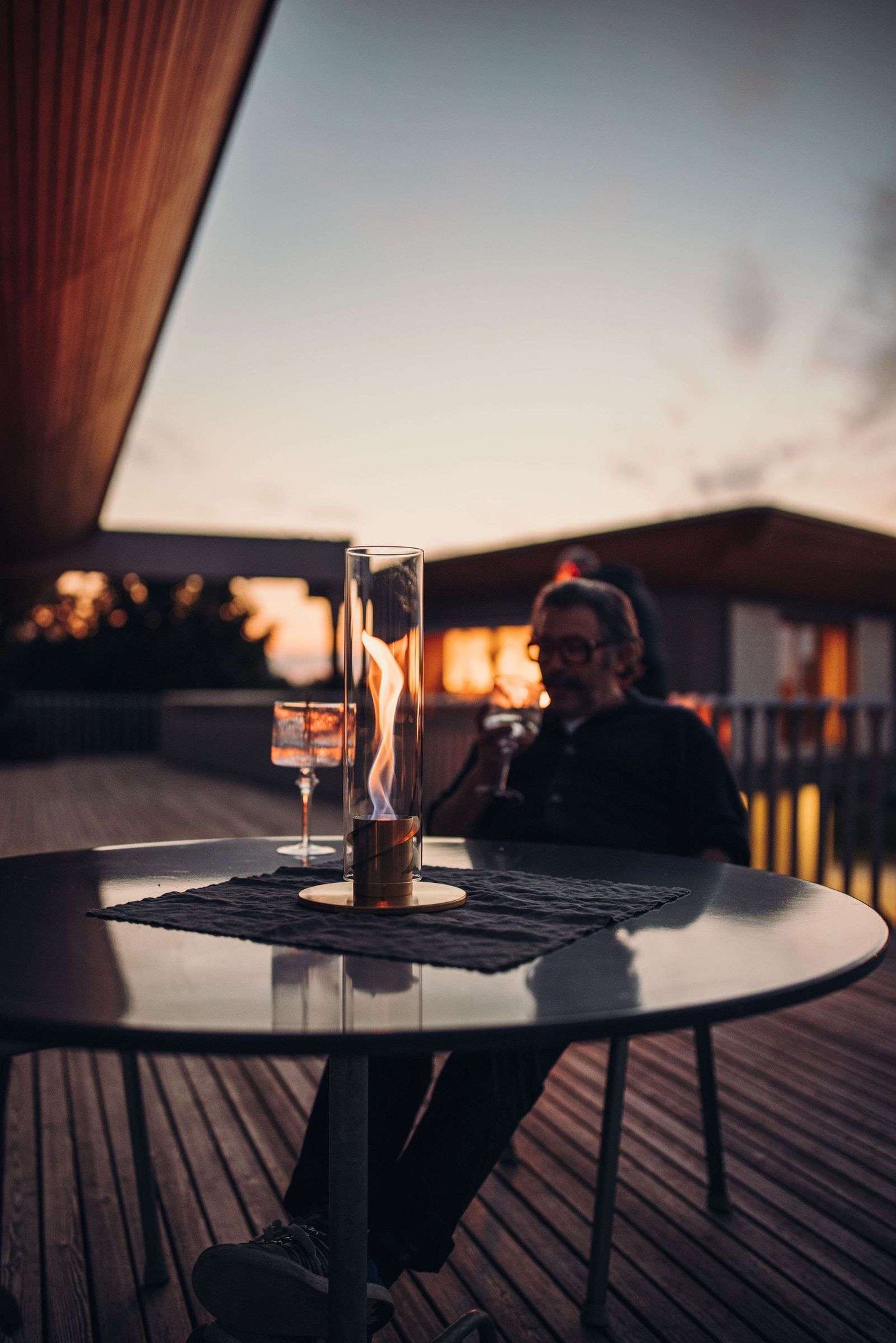 Höfats SPIN 90 Tafelvuur – Goud/transparant – Breng sfeer, stijl en vuur samen in één uniek designstuk