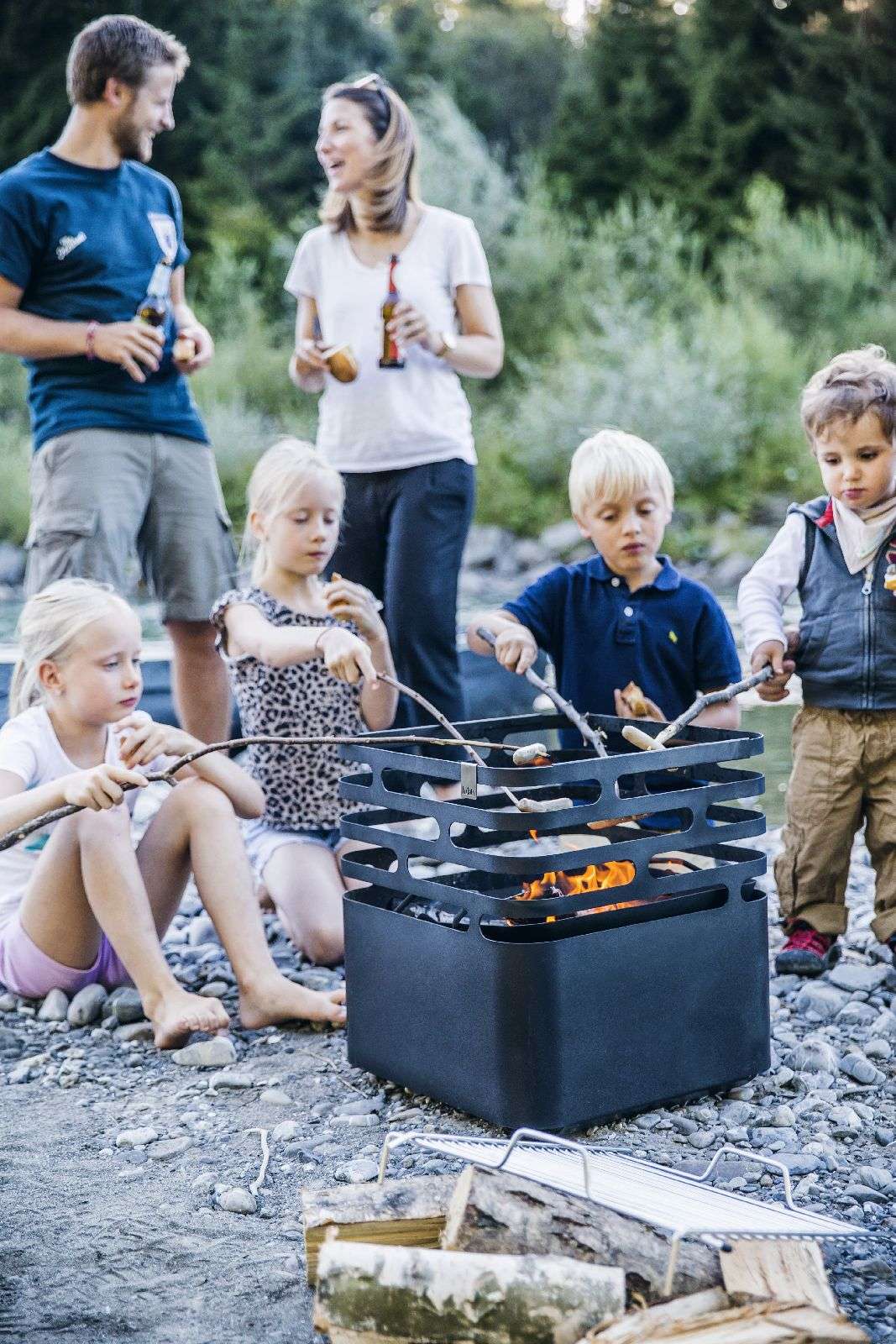 HÖFATS Cube Vuurkorf – Multifunctioneel Design voor Warmte en Stijl