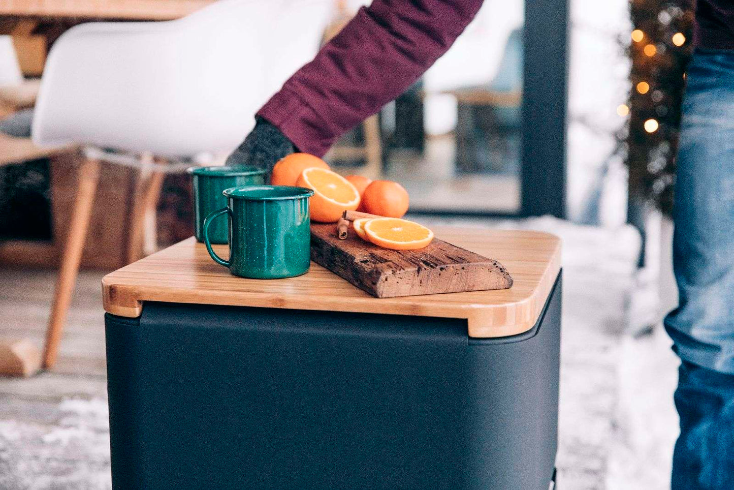 Höfats Cube Bamboe Plank – Slimme Accessoire voor je Vuurkorf: Bijzettafel, Kruk en Serveerplank in Één