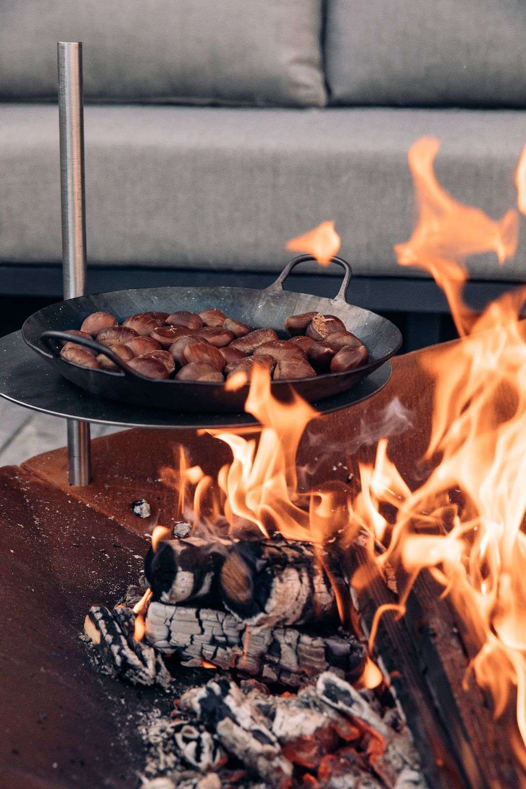 Höfats Triple 120 Vuurkorf – Cortenstaal Design met Barbecuefunctionaliteit voor de Moderne Buitenruimte