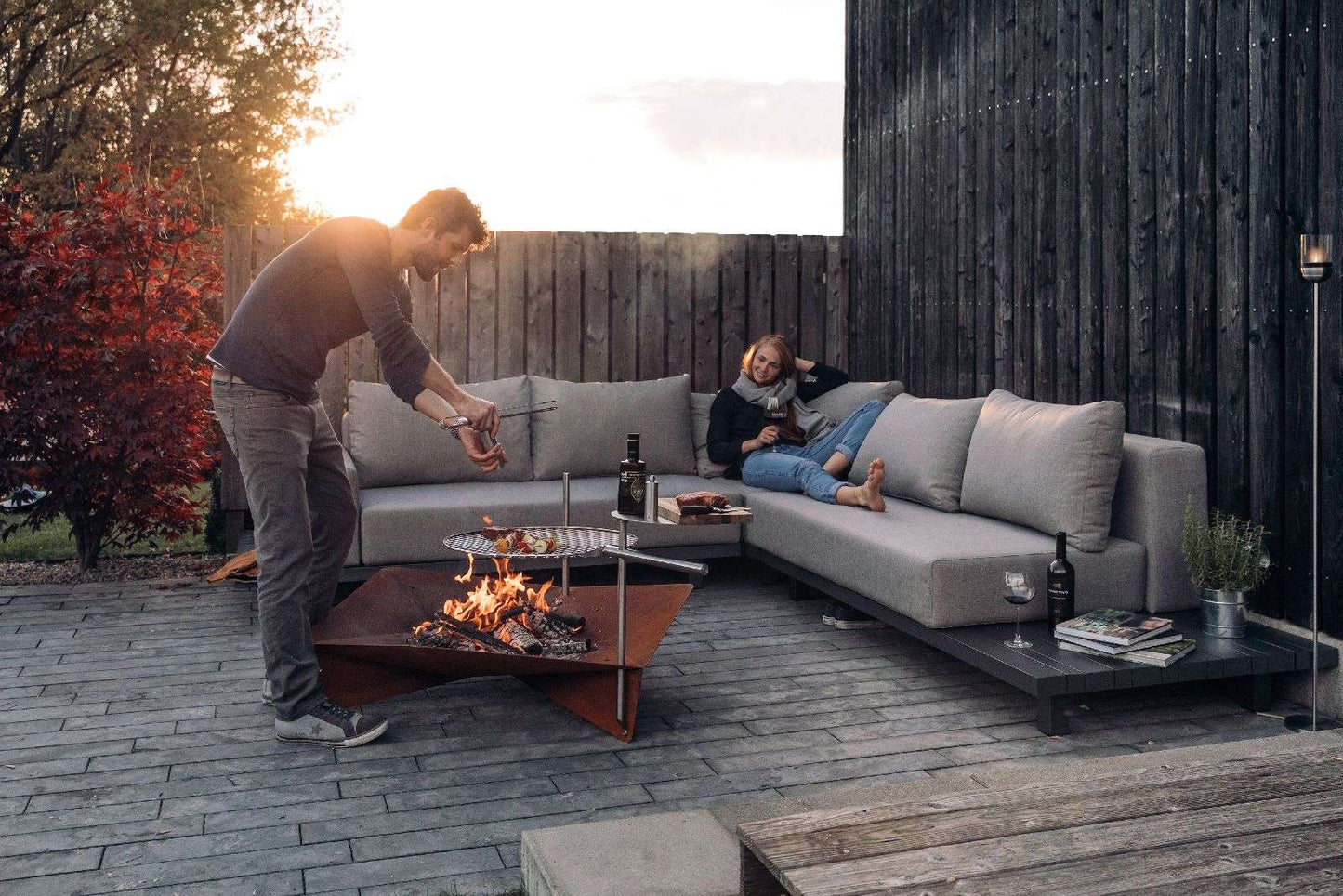 Höfats Triple 120 Vuurkorf – Cortenstaal Design met Barbecuefunctionaliteit voor de Moderne Buitenruimte