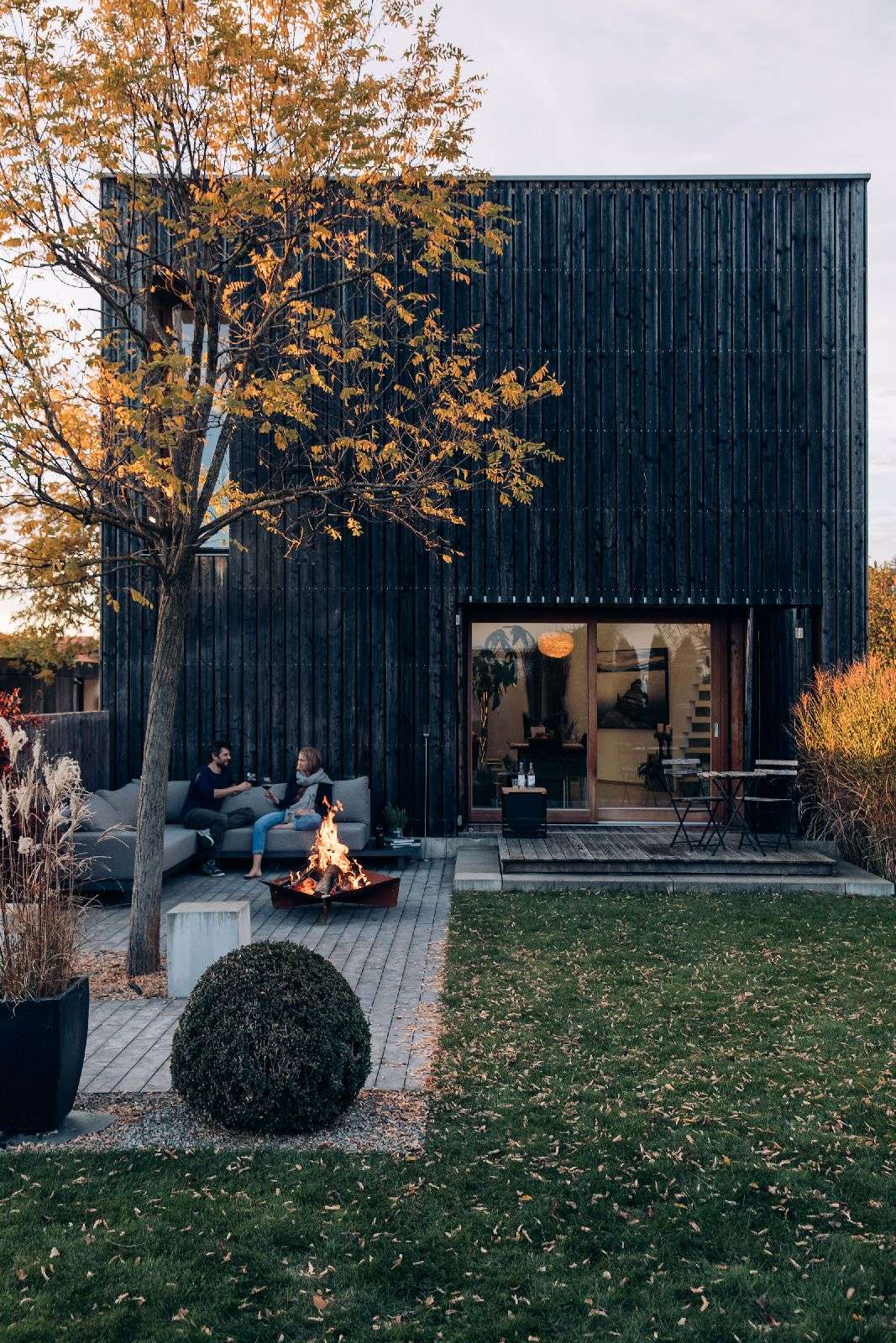 Höfats Triple 120 Vuurkorf – Cortenstaal Design met Barbecuefunctionaliteit voor de Moderne Buitenruimte