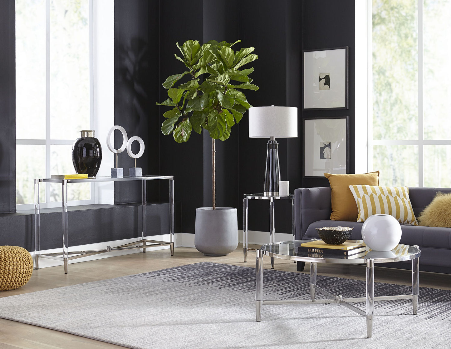 MARILYN GLASS ACRYLIC AND POLISHED STAINLESS STEEL END TABLE Franse Art Deco Glamour – Luxe Bijzettafel met Glazen Blad en Acryl Accenten