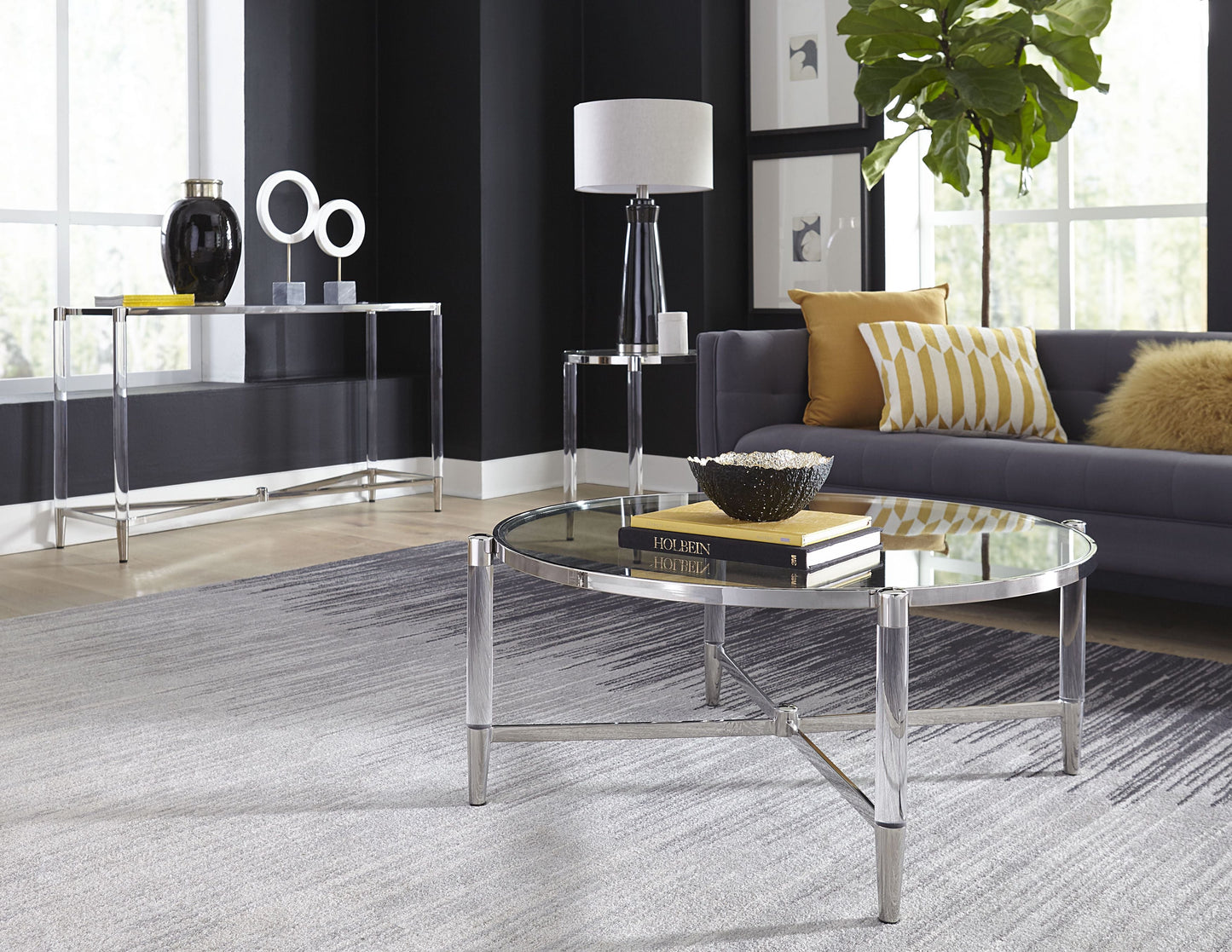 MARILYN GLASS ACRYLIC AND POLISHED STAINLESS STEEL END TABLE Franse Art Deco Glamour – Luxe Bijzettafel met Glazen Blad en Acryl Accenten