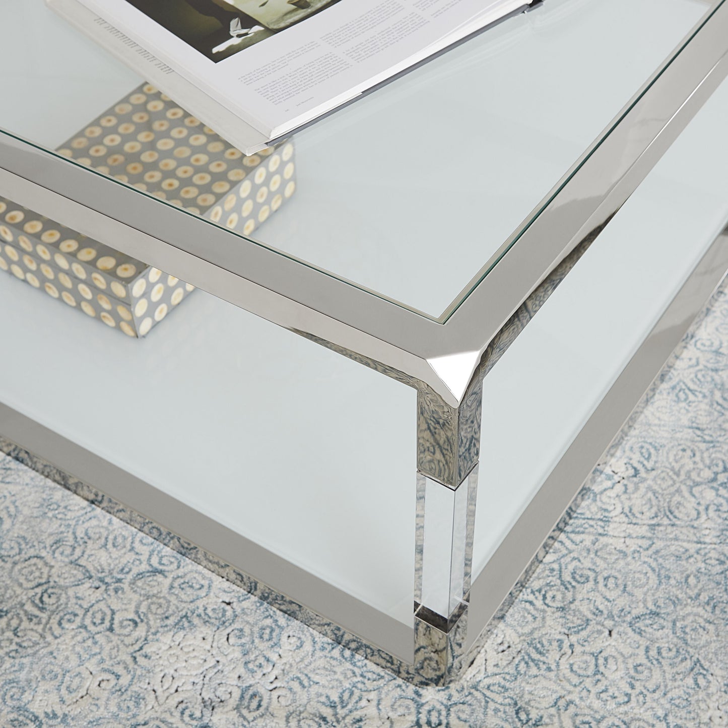 JASPER CONSOLE TABLE IN ACRYLIC, WHITE GLASS AND POLISHED STAINLESS STEEL Luxe Transparantie – Strakke Console met Witte Glasplaat en RVS Accenten