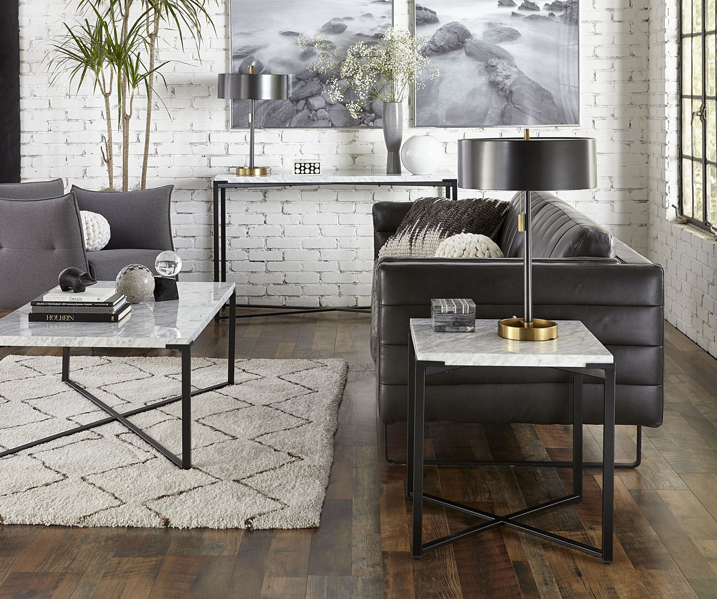SAXON CONSOLE TABLE IN CARRARA MARBLE AND MATTE BLACK Natuurlijke Luxe Ontmoet Industrieel Design – Strakke Console met Marmeren Blad