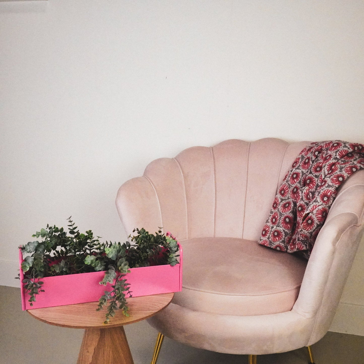 Metalen Dienblad – Stijlvol Roze Design voor Serveerplezier en Interieurstyling