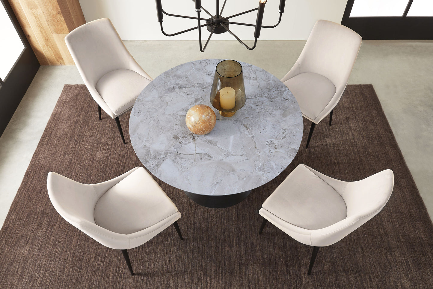 WINSTON STONE TOP METAL BASE ROUND DINING TABLE IN GRIGIO Stijlvol Tafelen met Karakter – Ronde Eettafel van Sintersteen en Staal