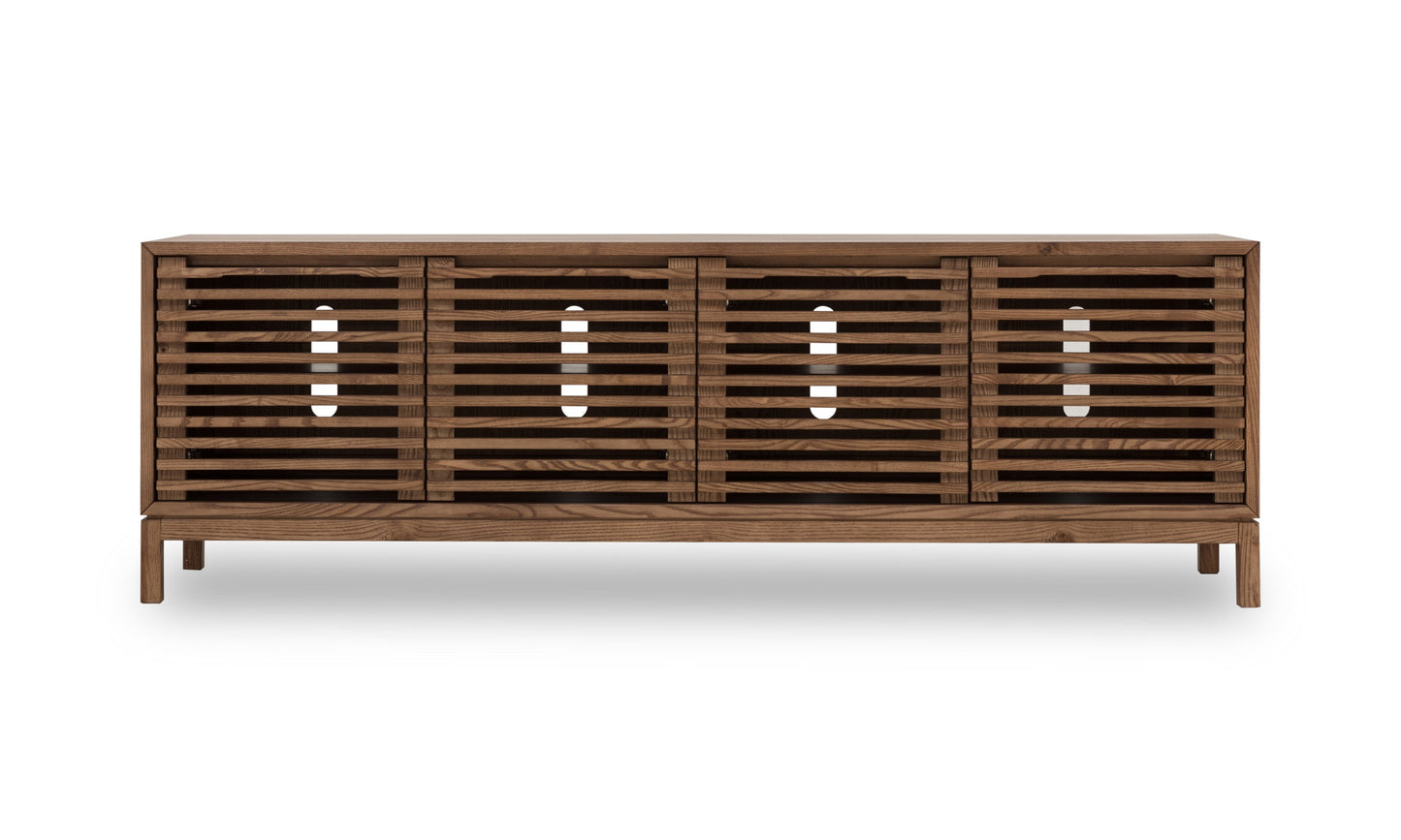 TANNER FOUR DOOR ASH WOOD MEDIA CONSOLE IN ROUX Japandi Perfectie in Aards Bruin – Slimme Mediakast met Stijl en Functionaliteit