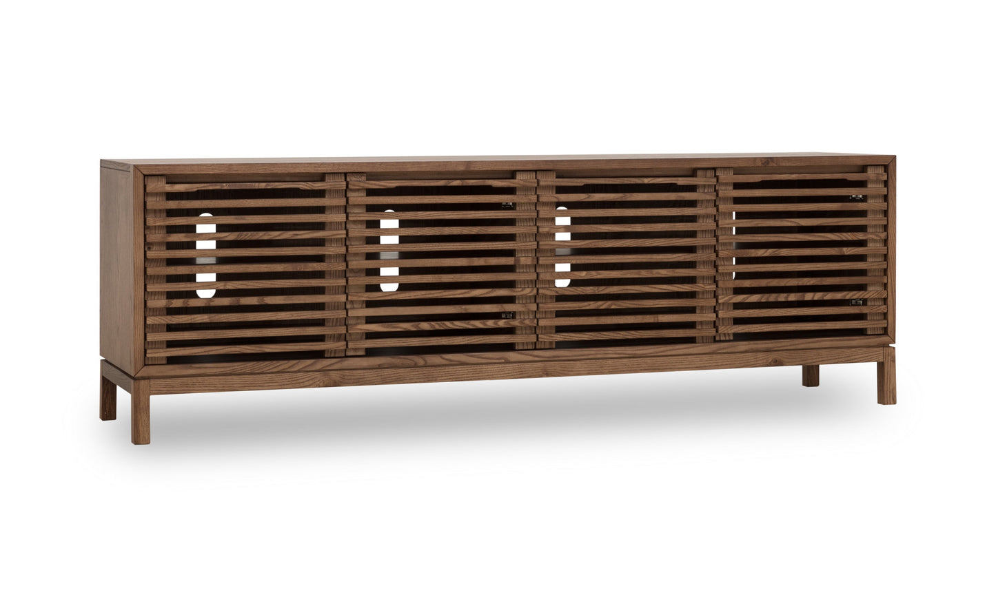 TANNER FOUR DOOR ASH WOOD MEDIA CONSOLE IN ROUX Japandi Perfectie in Aards Bruin – Slimme Mediakast met Stijl en Functionaliteit