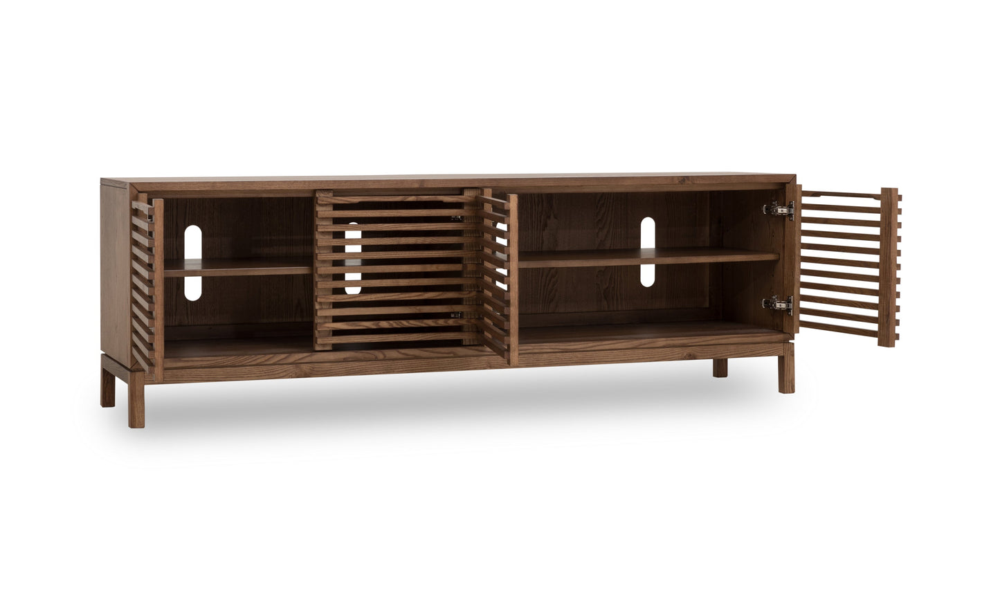 TANNER FOUR DOOR ASH WOOD MEDIA CONSOLE IN ROUX Japandi Perfectie in Aards Bruin – Slimme Mediakast met Stijl en Functionaliteit