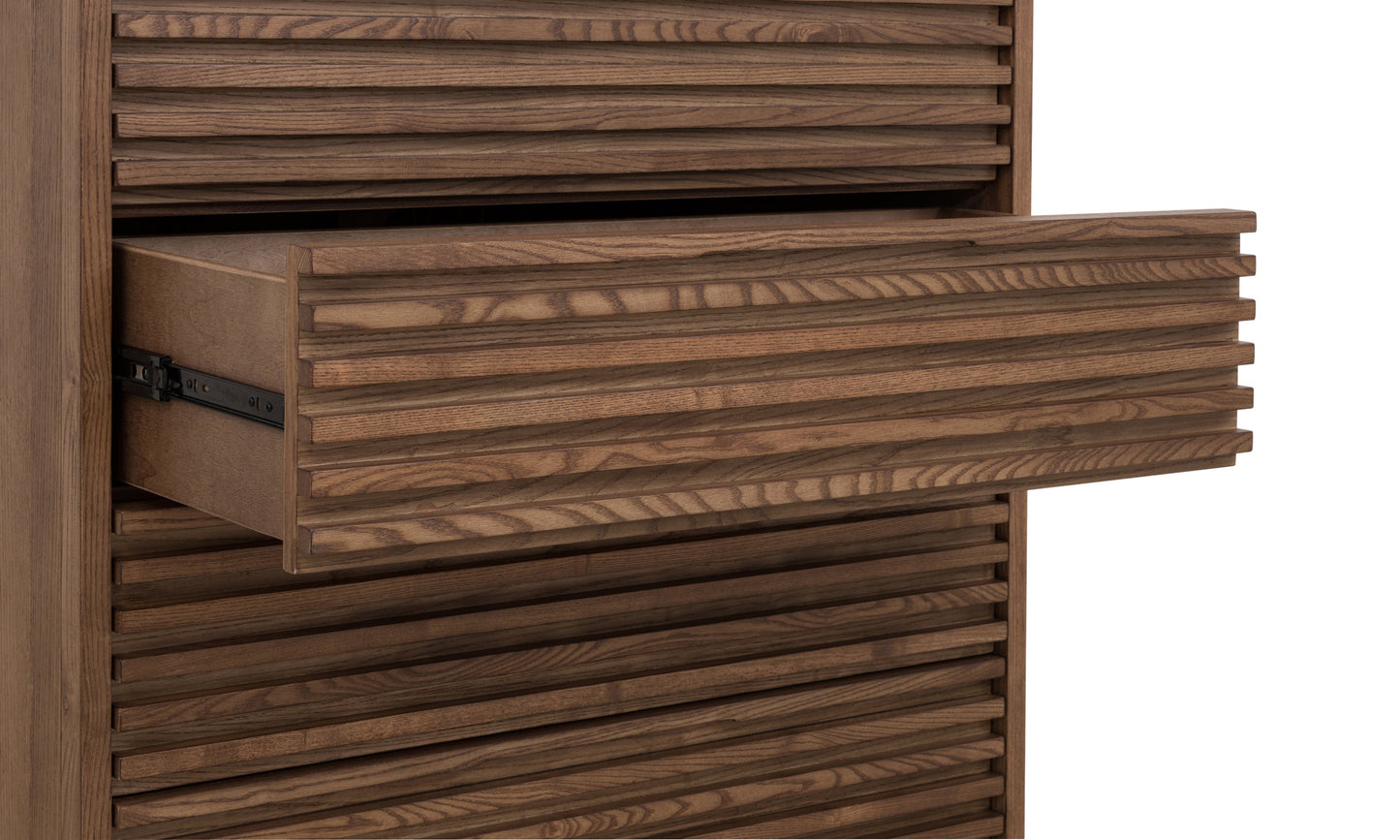 TANNER FIVE DRAWER ASH WOOD CHEST IN ROUX Japandi Vormgeving met Functionele Luxe – Hoogwaardige Ladekast in Warm Essenhout