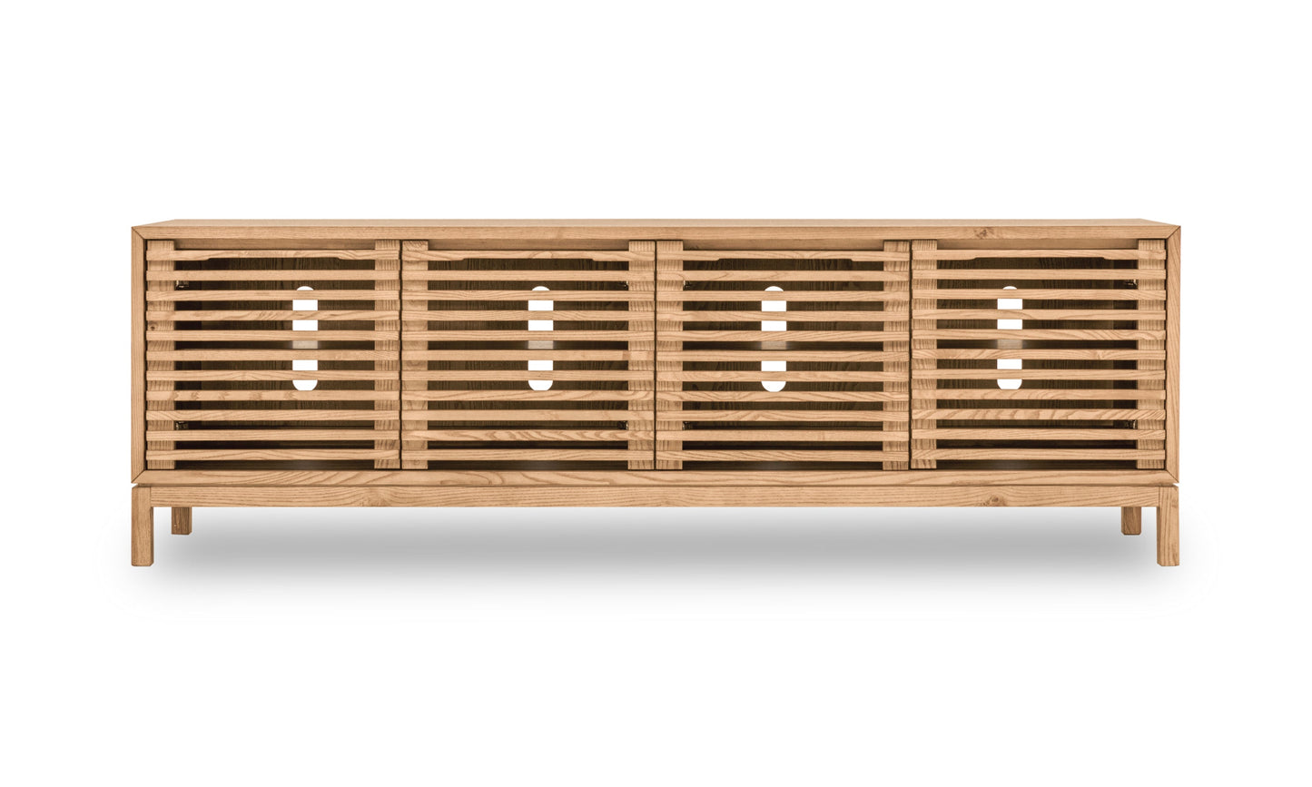 TANNER FOUR DOOR ASH WOOD MEDIA CONSOLE IN FLAXEN Japandi voor de Nieuwe Generatie – Stijlvolle Mediakast met Slimme Functionaliteit