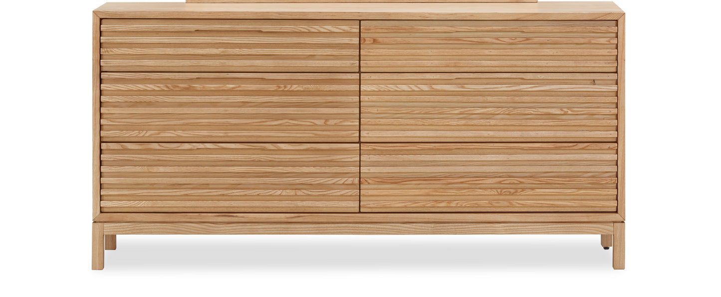 TANNER SIX DRAWER ASH WOOD DRESSER IN FLAXEN Minimalistische Klasse in Japandi-Stijl – Elegante Ladekast met Subtiele Details