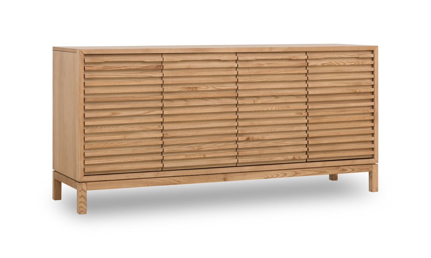 TANNER FOUR DOOR SIDEBOARD IN FLAXEN Japandi Design met Functionaliteit – Serene Opbergkast in Licht Essenhout