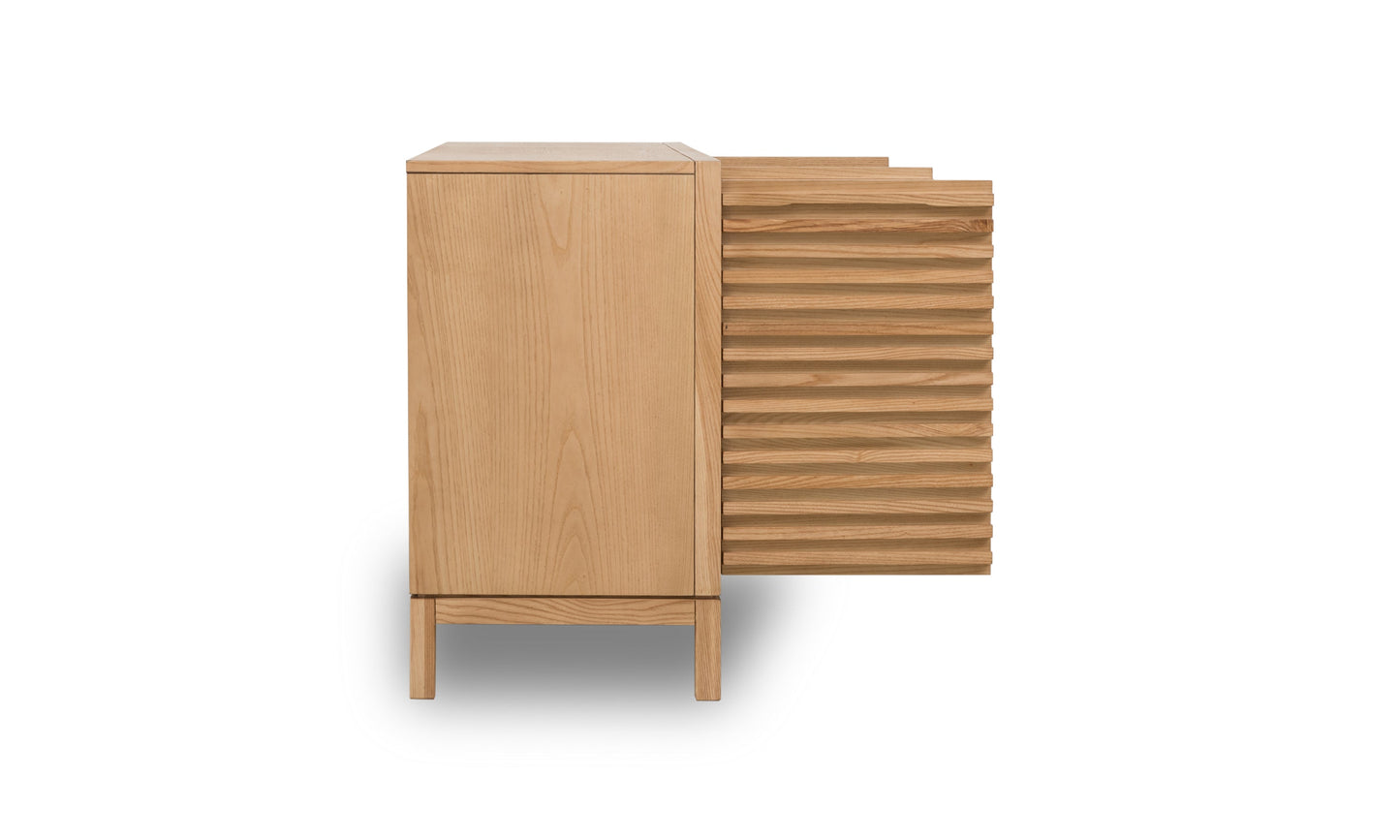 TANNER FOUR DOOR SIDEBOARD IN FLAXEN Japandi Design met Functionaliteit – Serene Opbergkast in Licht Essenhout