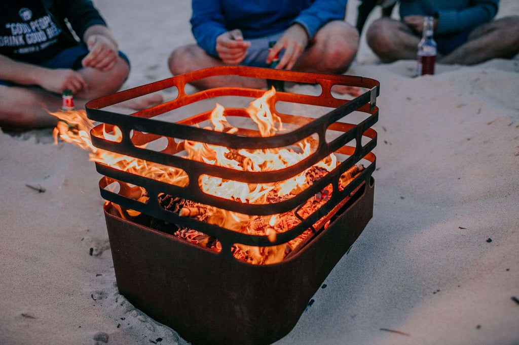 HÖFATS Cube Vuurkorf – Strak Duits Design met Multifunctioneel Karakter