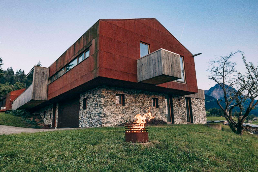 HÖFATS Cube Vuurkorf – Strak Duits Design met Multifunctioneel Karakter