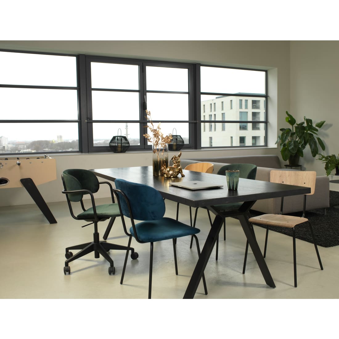 WORKLIVING Bo RS eetkamerstoel – Duurzame velvet stoel met speels comfort en elegant design