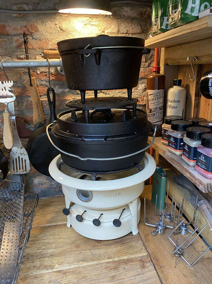 Valhal Outdoor Dutch Oven 8L – Platte Gietijzeren Alleskunner voor BBQ & Oven