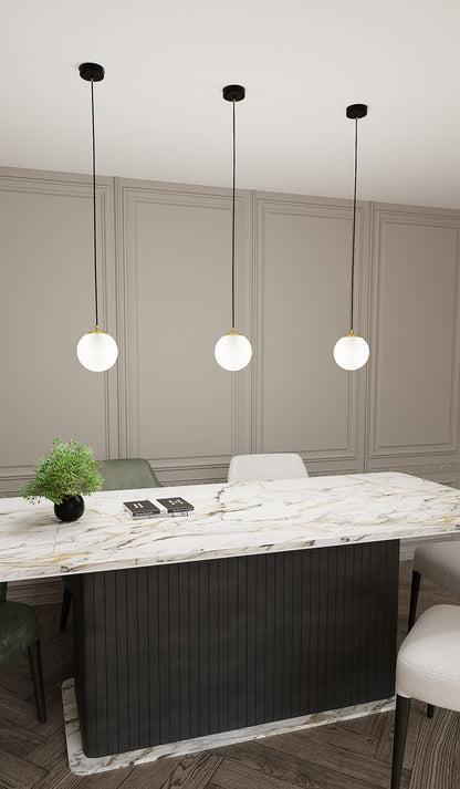 ROYAL 1 Black – Minimalistische plafondlamp met verfijnde gouden accenten