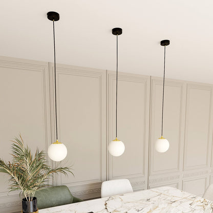 ROYAL 1 Black – Minimalistische plafondlamp met verfijnde gouden accenten