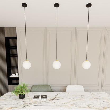 ROYAL 1 Black – Minimalistische plafondlamp met verfijnde gouden accenten