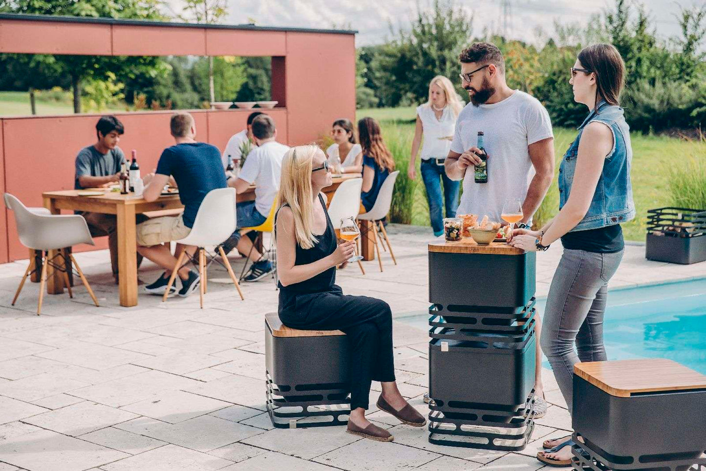 Höfats Cube Bamboe Plank – Slimme Accessoire voor je Vuurkorf: Bijzettafel, Kruk en Serveerplank in Één