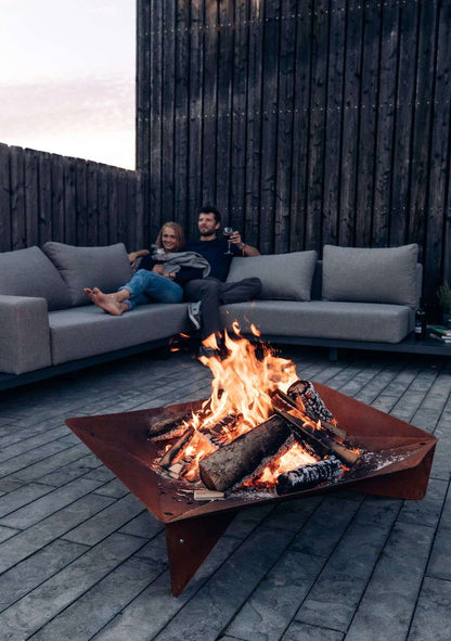 Höfats Triple 120 Vuurkorf – Cortenstaal Design met Barbecuefunctionaliteit voor de Moderne Buitenruimte