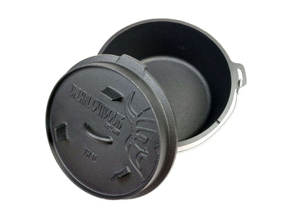 Valhal Outdoor Dutch Oven 8L – Platte Gietijzeren Alleskunner voor BBQ & Oven