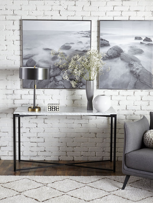 SAXON CONSOLE TABLE IN CARRARA MARBLE AND MATTE BLACK Natuurlijke Luxe Ontmoet Industrieel Design – Strakke Console met Marmeren Blad