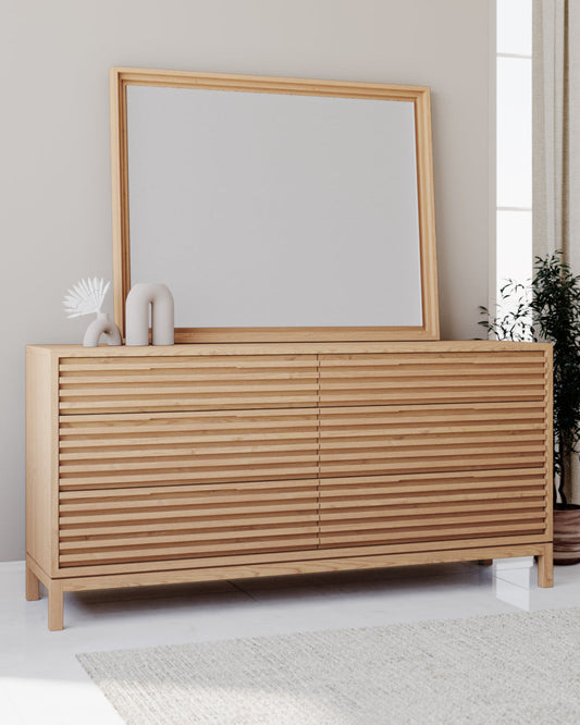 TANNER SIX DRAWER ASH WOOD DRESSER IN FLAXEN Minimalistische Klasse in Japandi-Stijl – Elegante Ladekast met Subtiele Details