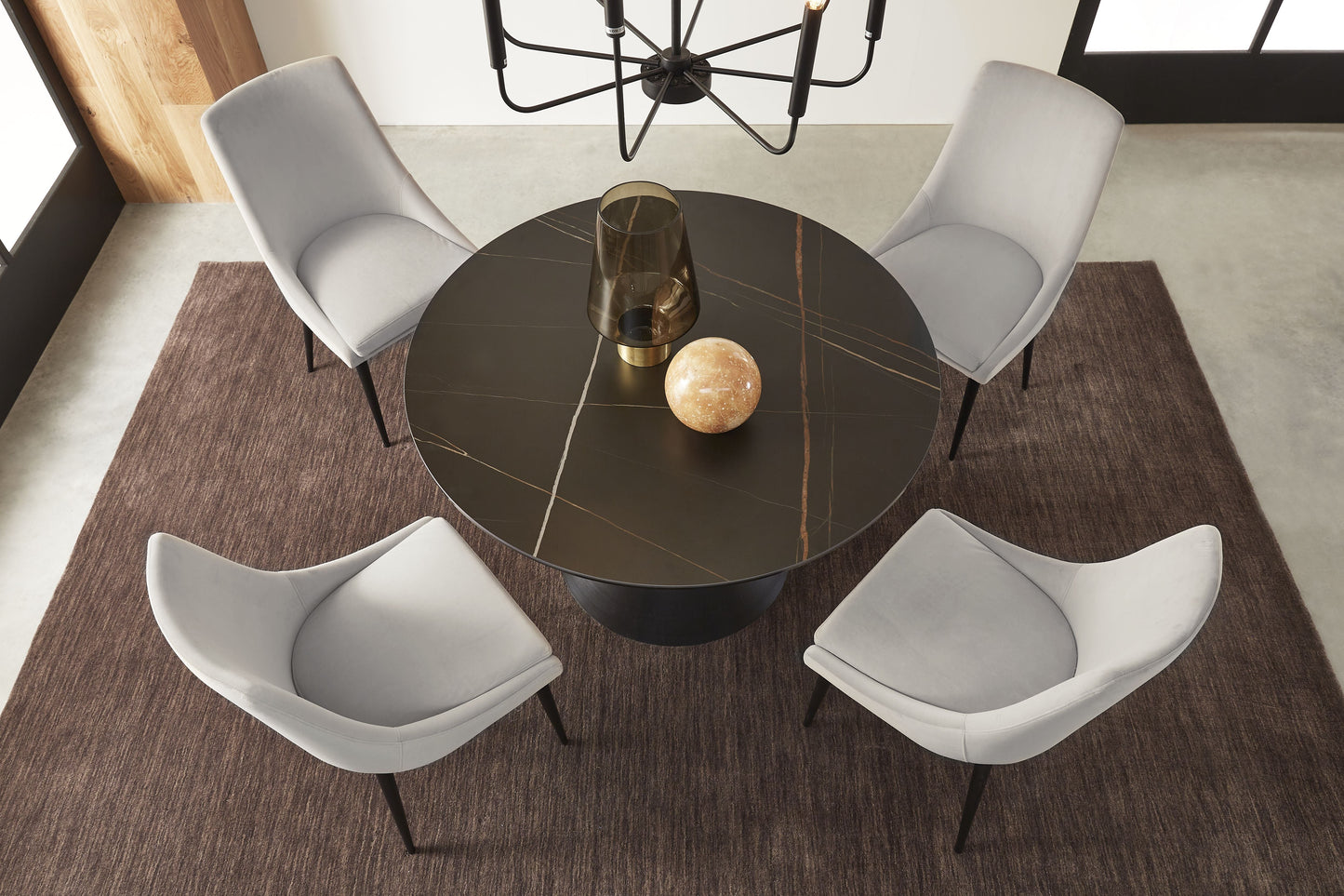 WINSTON STONE TOP METAL BASE ROUND DINING TABLE IN BLACK Trendy Tafeldesign voor de Nieuwe Generatie – Ronde Eettafel met Sintersteen en Metaal