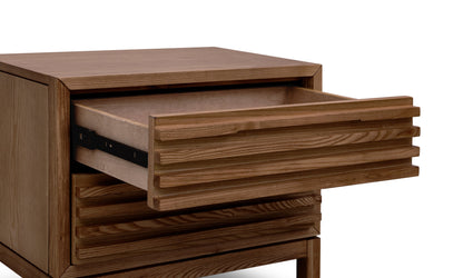 TANNER TWO DRAWER ASH WOOD NIGHTSTAND Roux – Warme Japandi-Charme voor de Slaapkamer