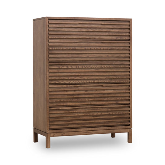 TANNER FIVE DRAWER ASH WOOD CHEST IN ROUX Japandi Vormgeving met Functionele Luxe – Hoogwaardige Ladekast in Warm Essenhout