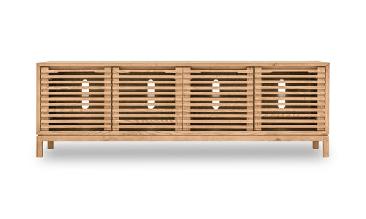 TANNER FOUR DOOR ASH WOOD MEDIA CONSOLE IN FLAXEN Japandi voor de Nieuwe Generatie – Stijlvolle Mediakast met Slimme Functionaliteit